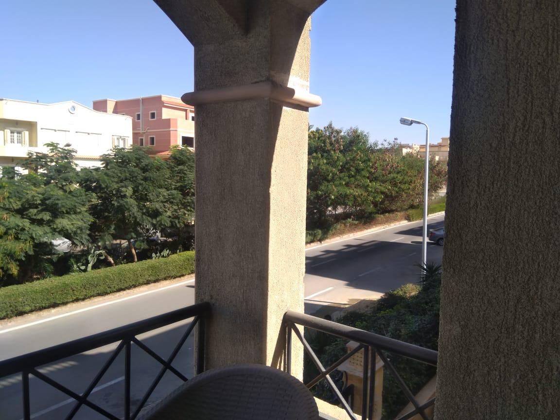 شقة في جنوب الاكاديمية ه متشطبه بالكامل 