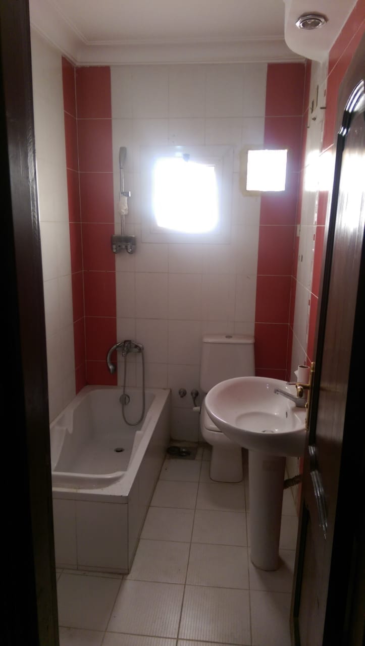 Apartment in Al Narges building 200 m2 FF