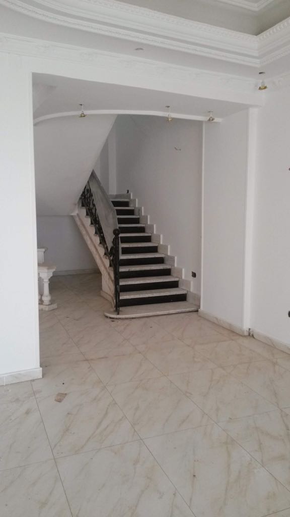 villa new Cairo for rent 1300 bua 