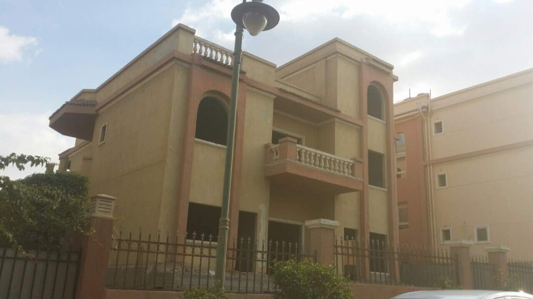 Stand alone villa at Fleur des villes
