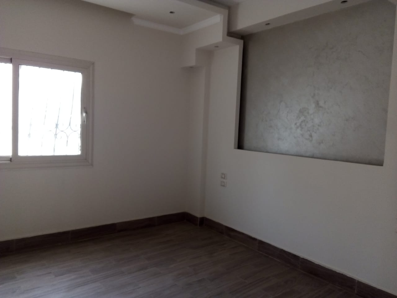 Ground Apartment in Family City