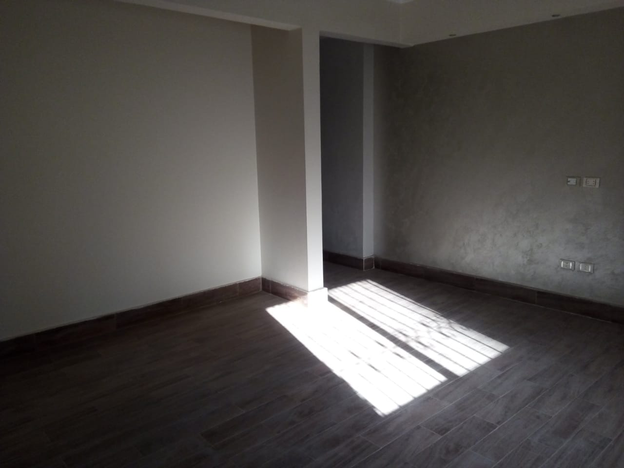 Ground Apartment in Family City