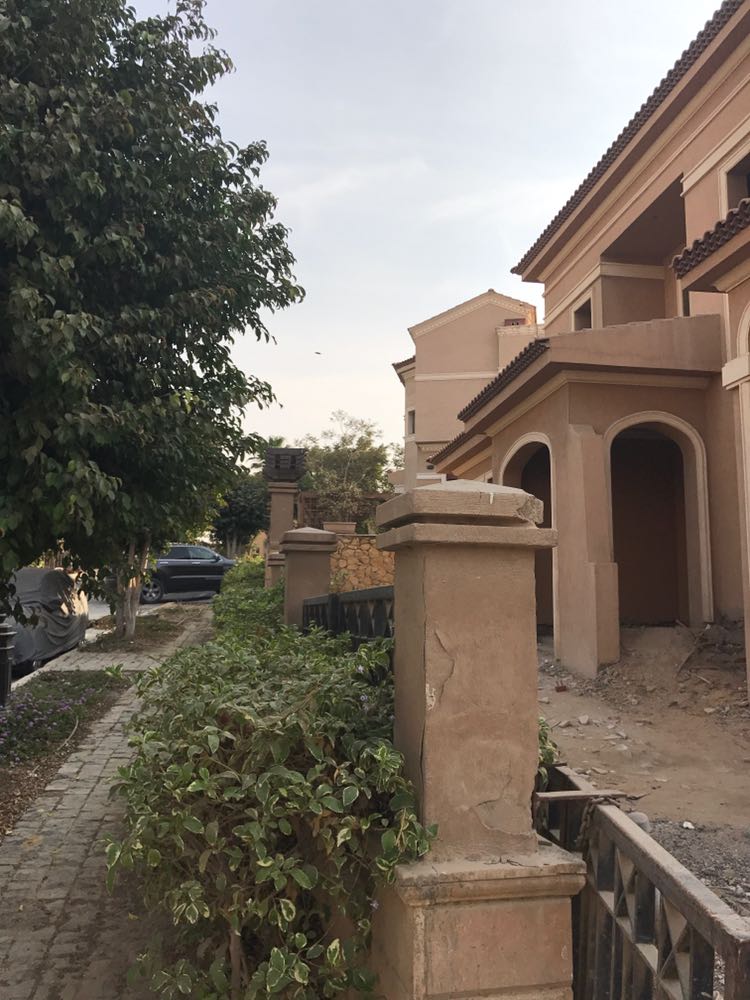 standalone villa in lake view