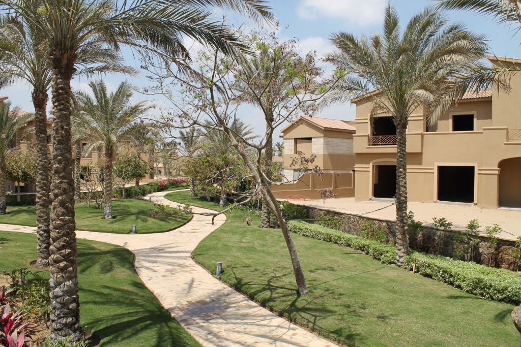Villa real estate in Swan Lake