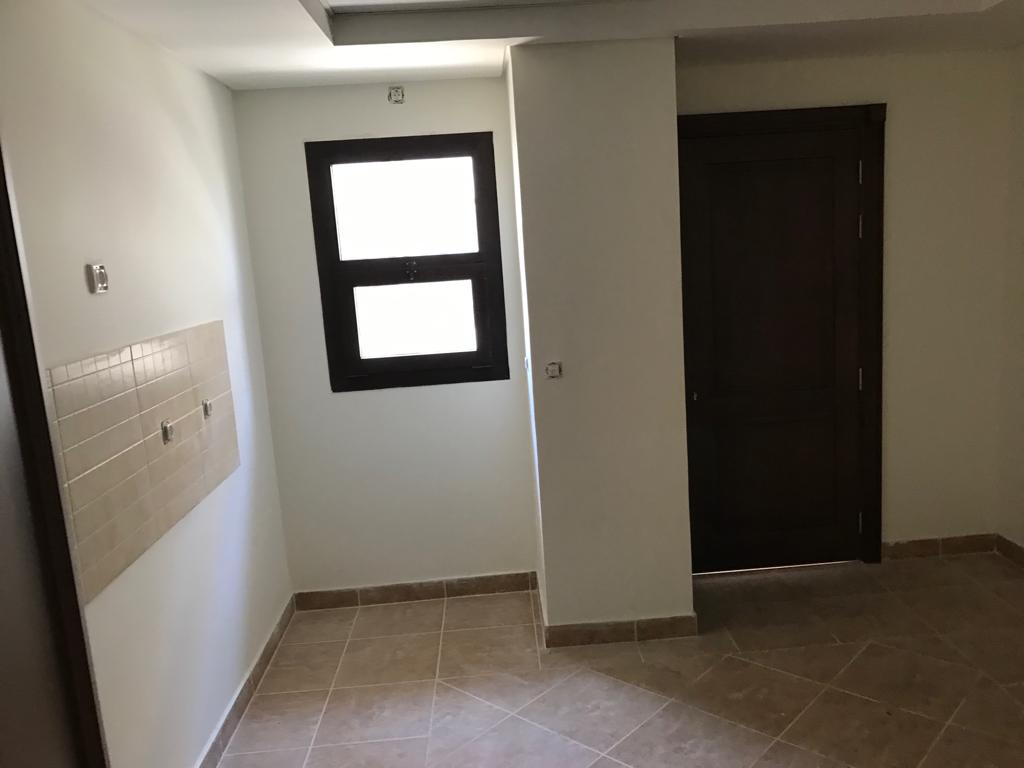 Standalone villa 500m for rent in mivida