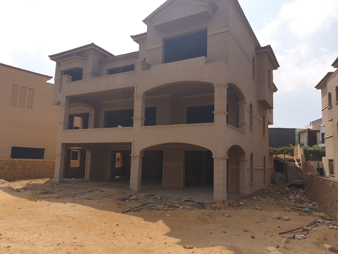 Standalone villa in lake view 