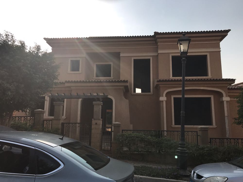 standalone villa in lake view