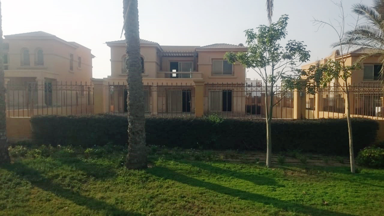 Villa with a view on Gardenia Springs