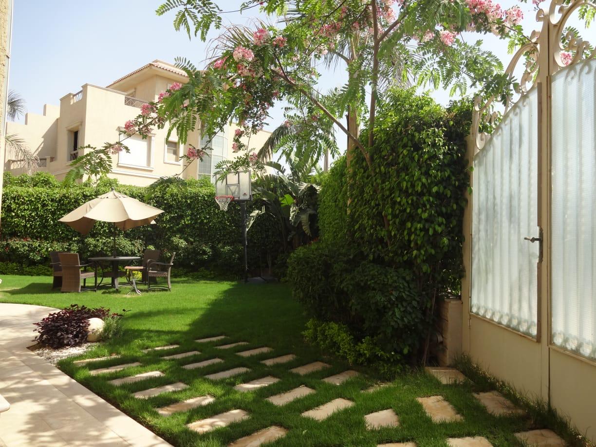 twin villa luxurious 350m 8.5
