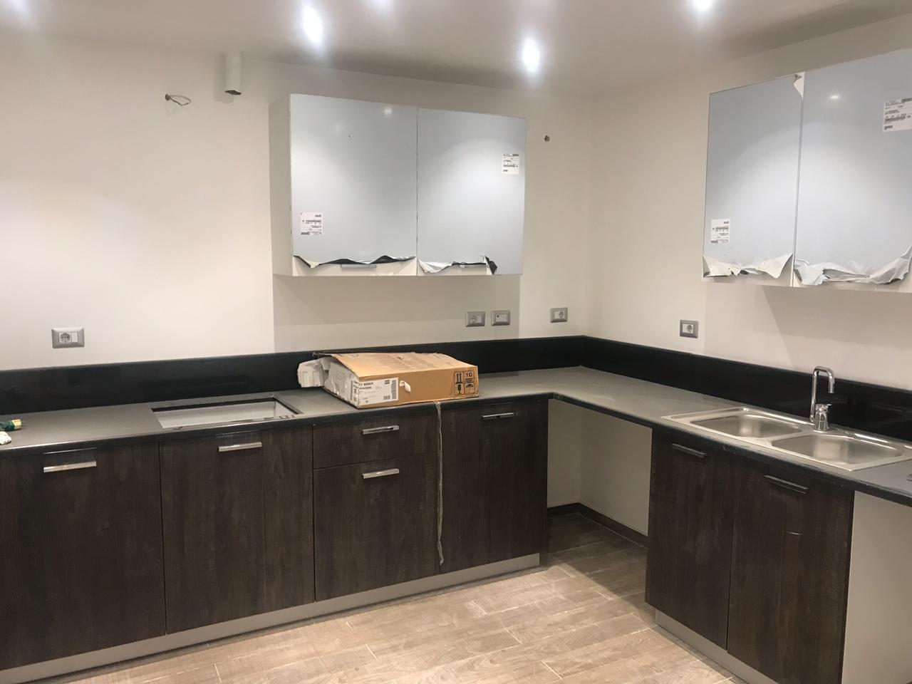 Apartment Fullly finished Eastown on main view with Ac and kitchen