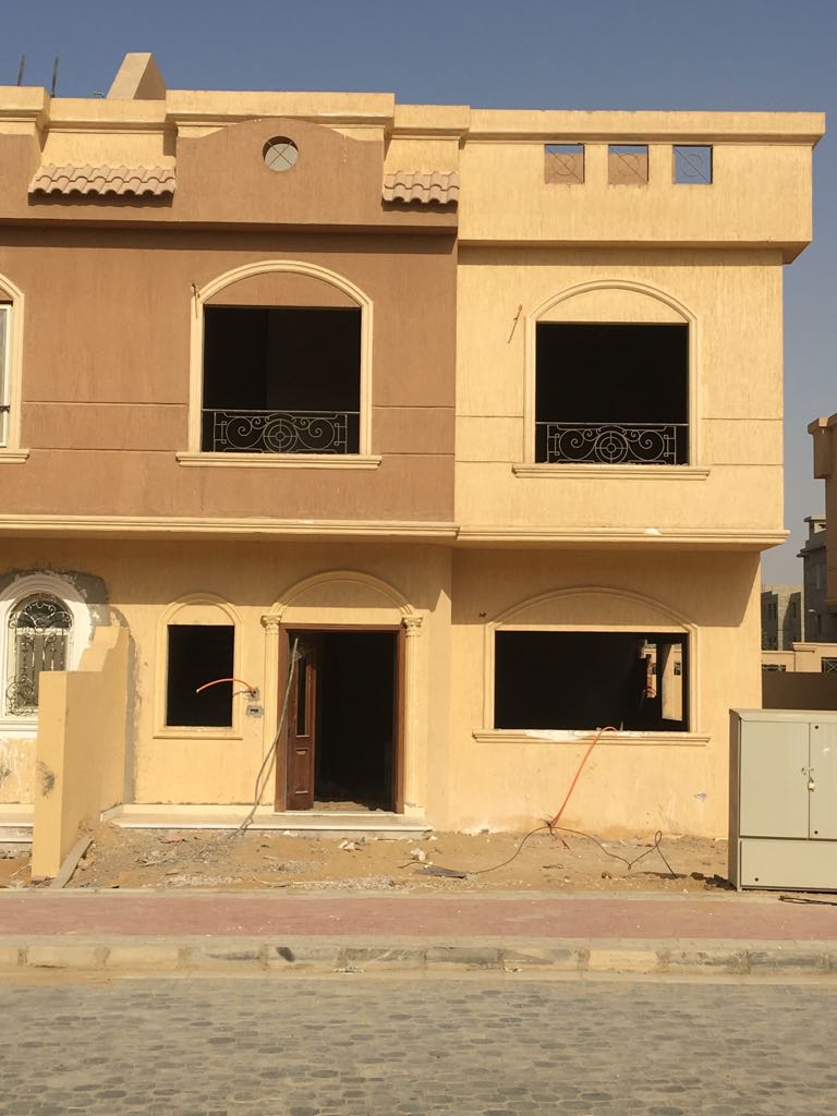 Town house corner in kattmya gardens semi finished