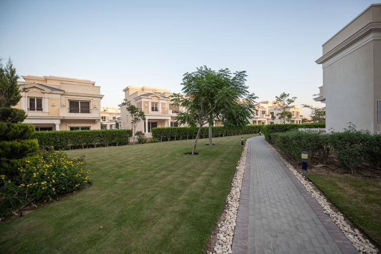I Villa Garden Middle Mountain View October Park